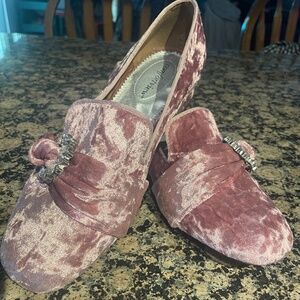 Pink Velvet-type embellished Flats